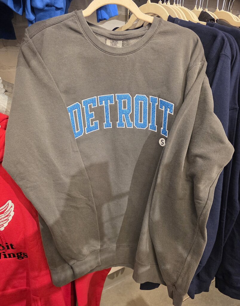 Pepper Detroit Glitz