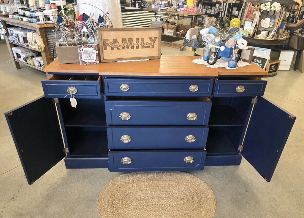 Midnight blue buffet / Gold handles