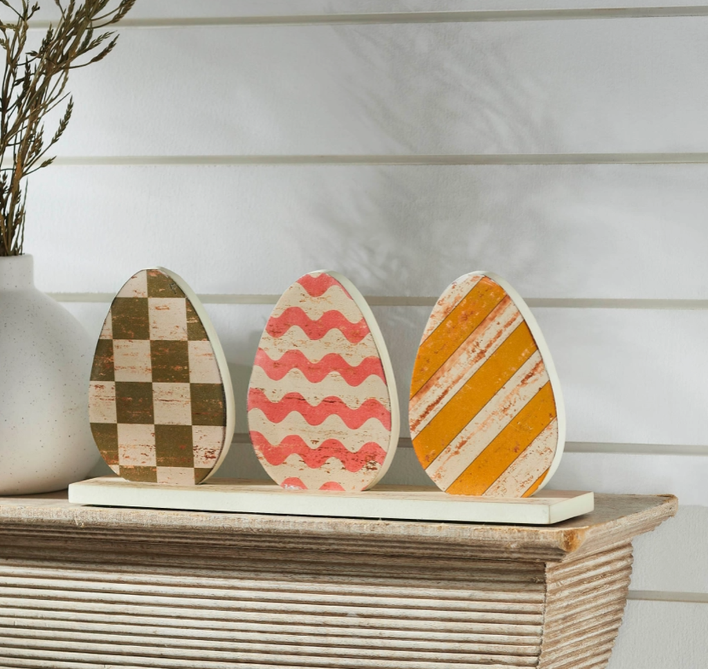 3 Painted eggs