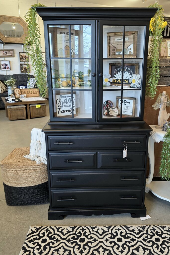 Black hutch