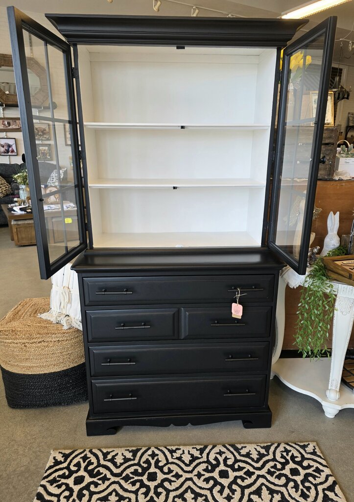 Black hutch