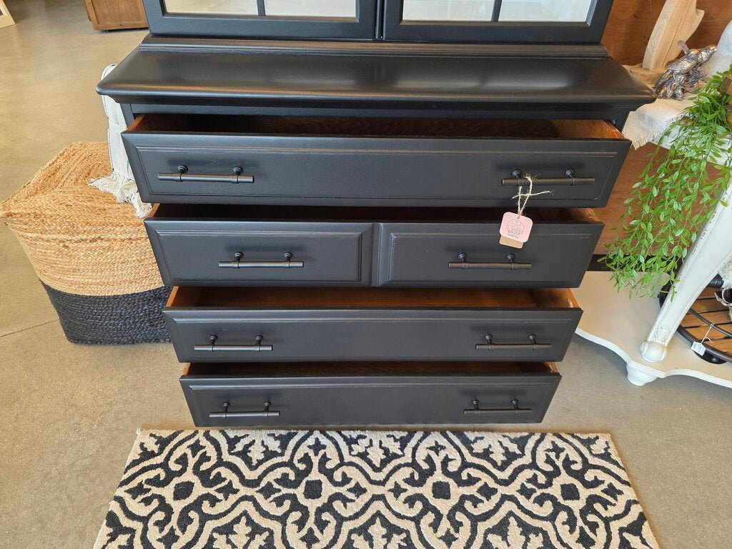 Black hutch