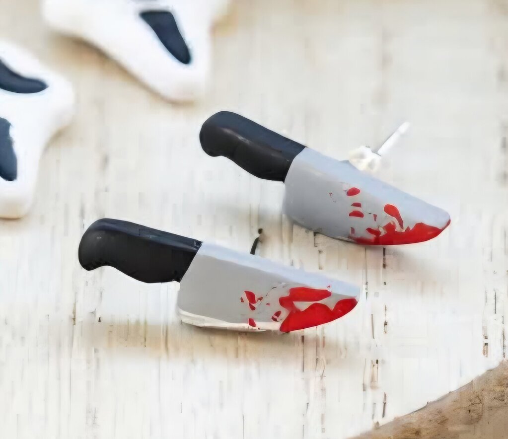 Bloody Knife Stud
